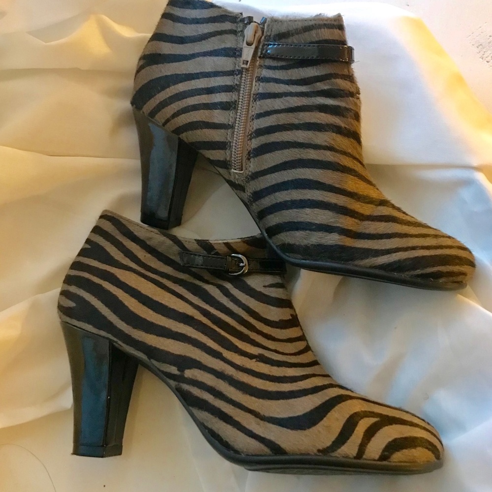 Aerosols Booties NWOT